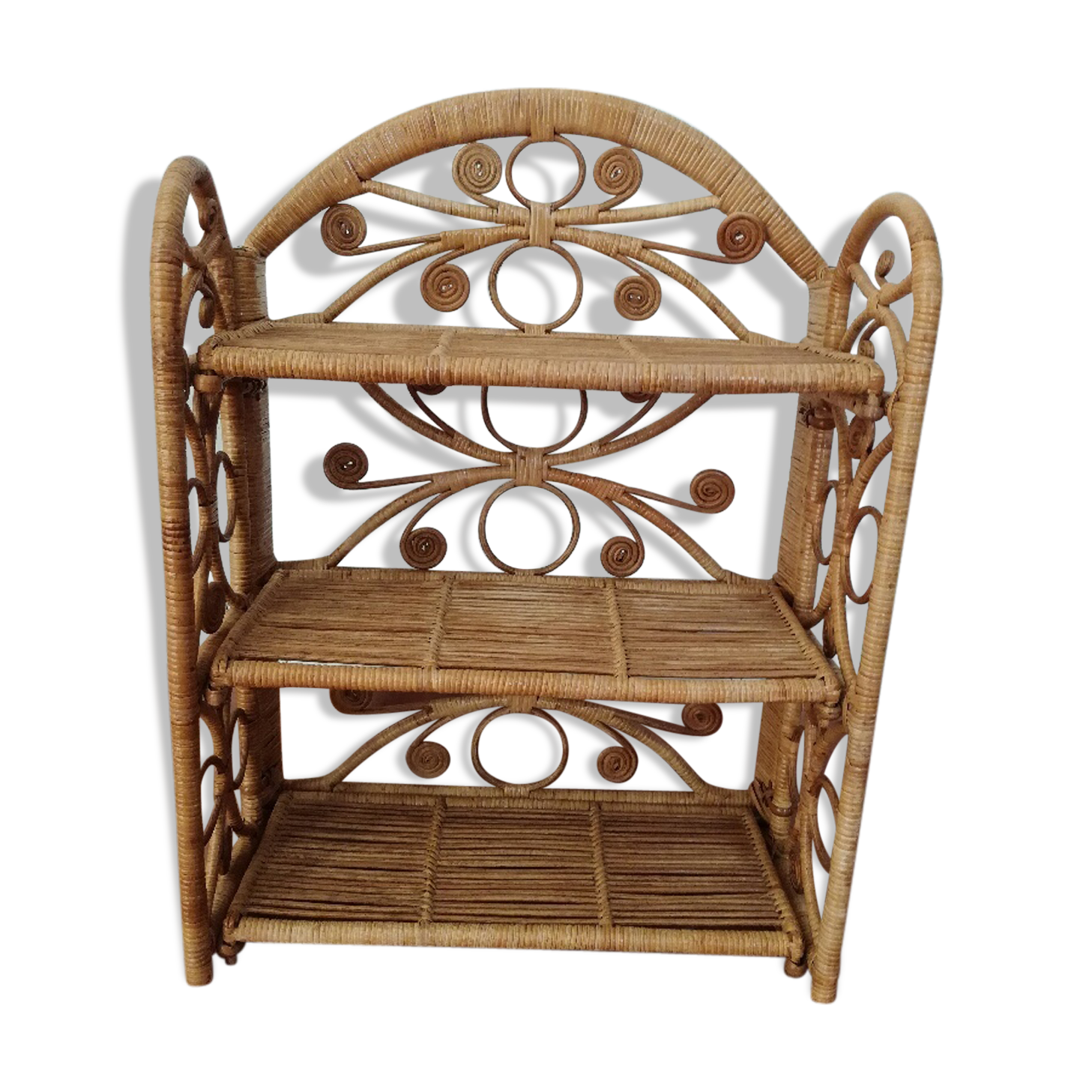 Shelf rattan peacock