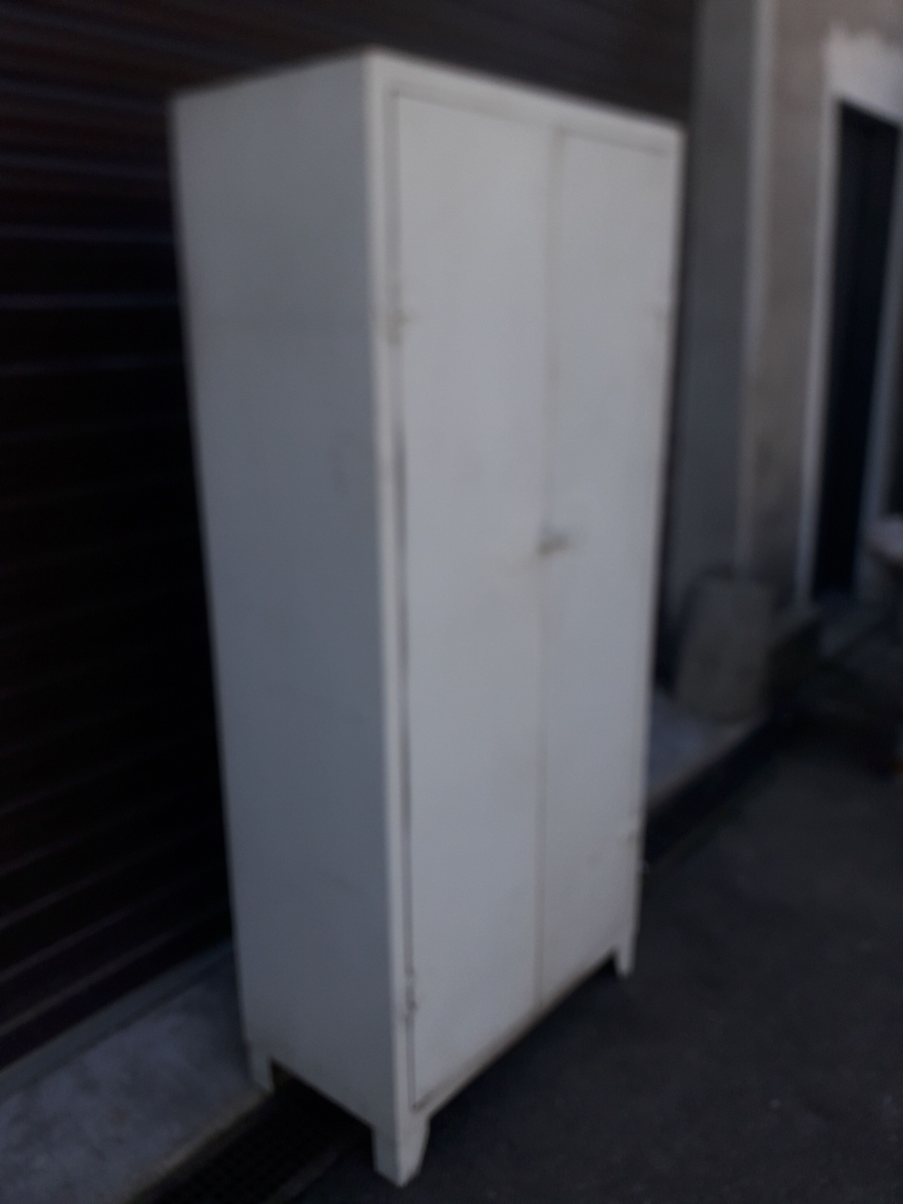 Armoire métallique d'atelier