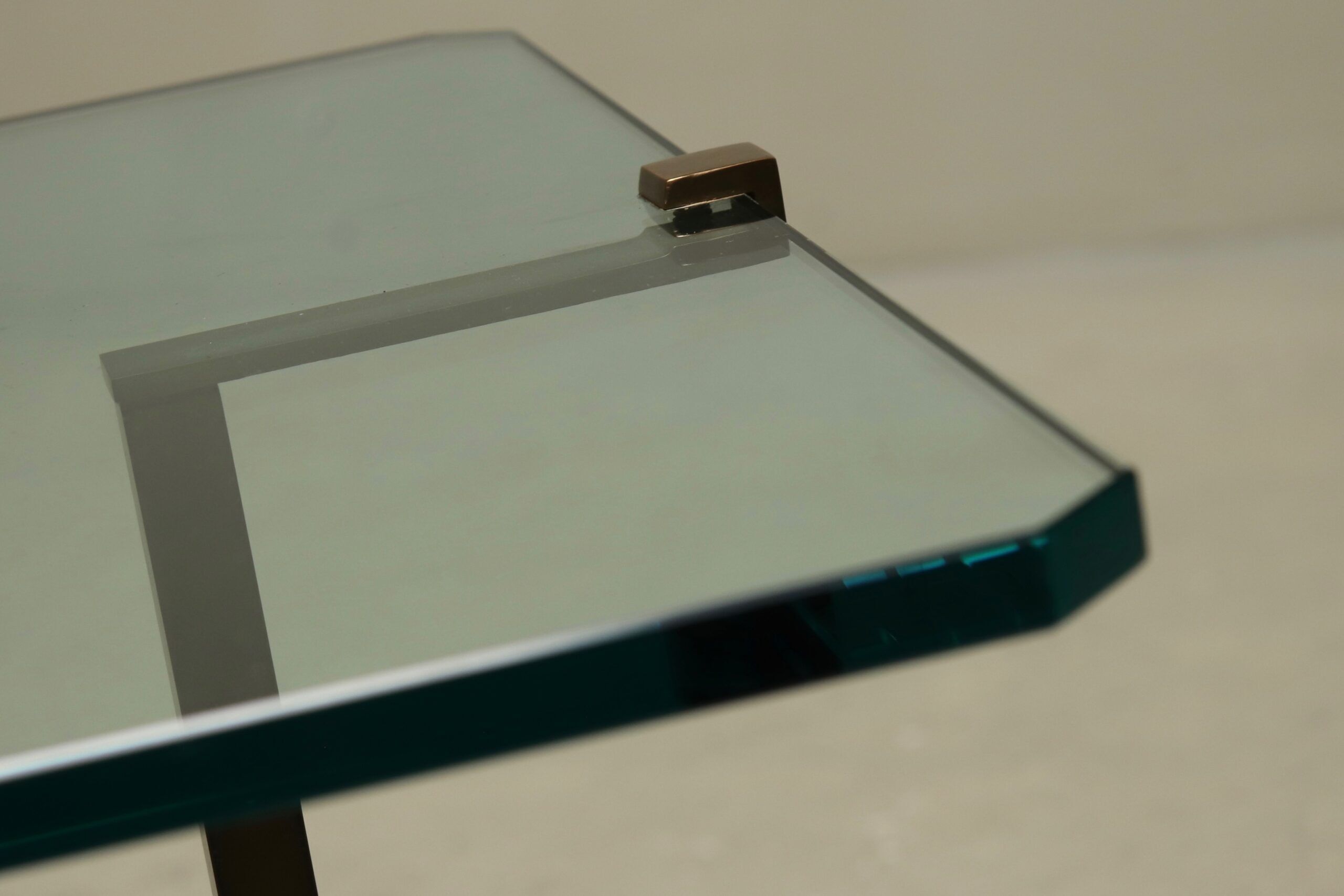Table d'appoint modèle T18 par Peter Ghyczy années 1970