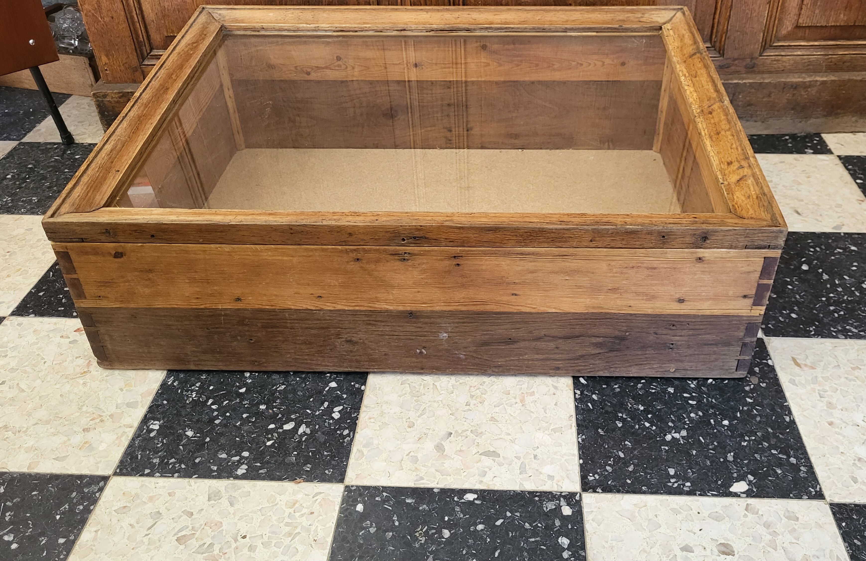 Vitrine de comptoir en chêne Fin XIXème / Déb. XXème