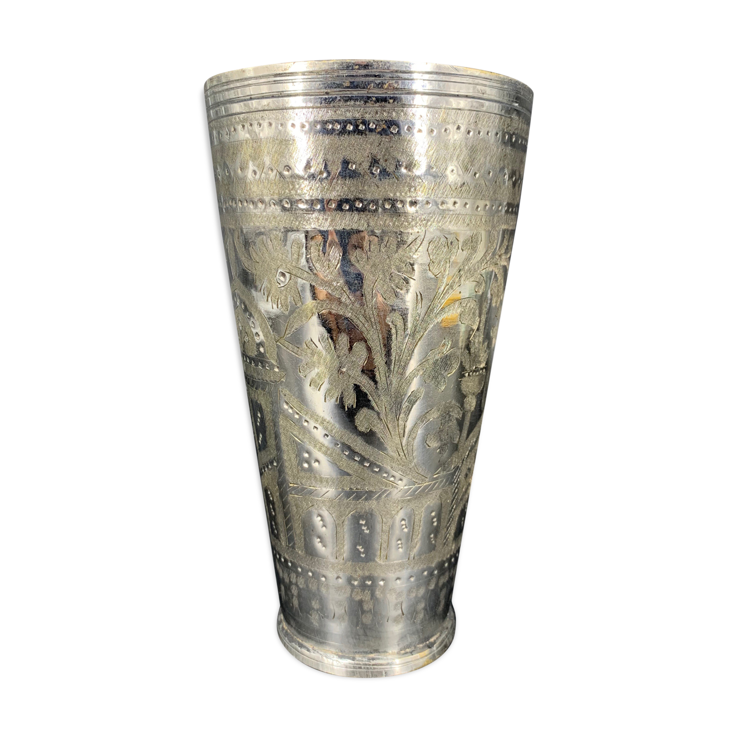 Glass in former Lassi No.14, India / Pakistan