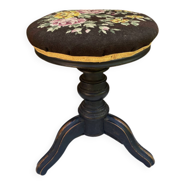 Ancien tabouret de piano réglable ,  Bois noirci , vis métal, assise brodée