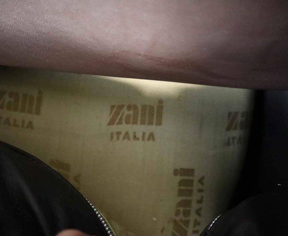 Paire de fauteuils lounge en cuir De Sede DS-101