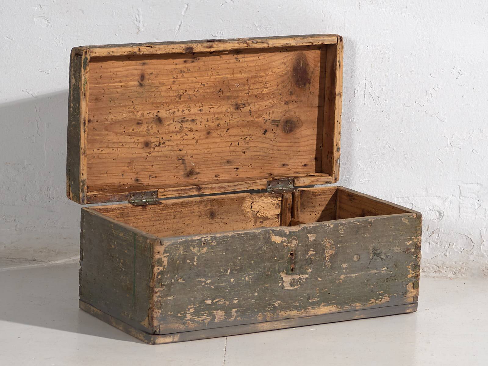 Small antique solid wood chest (c.1920) #73