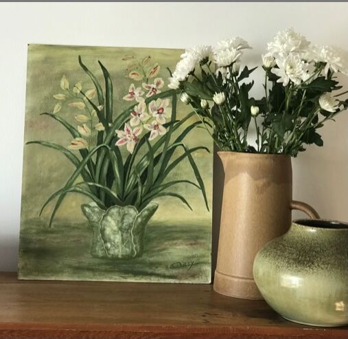 Old white flowers table