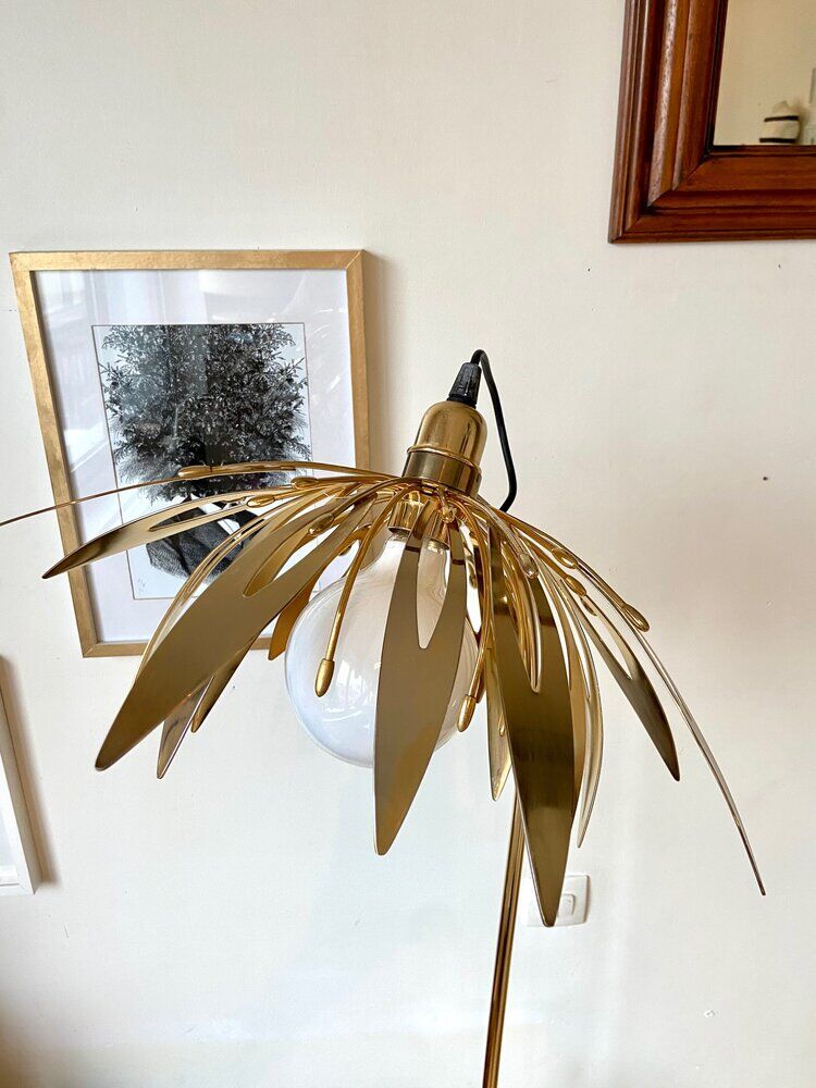 Gold metal flower lamppost