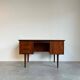 Bureau vintage en teck à deux faces