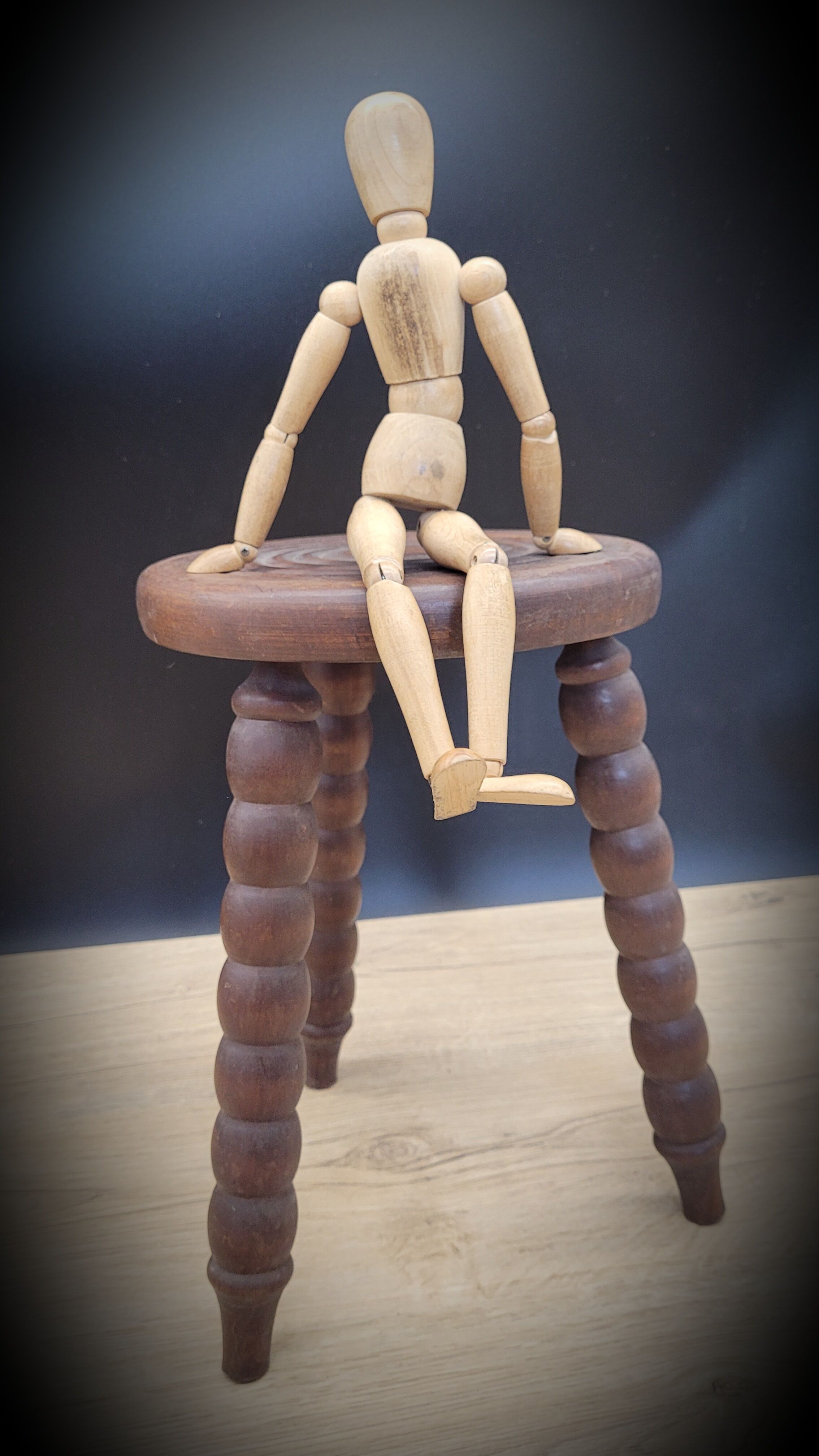 Tripod stool ball lined