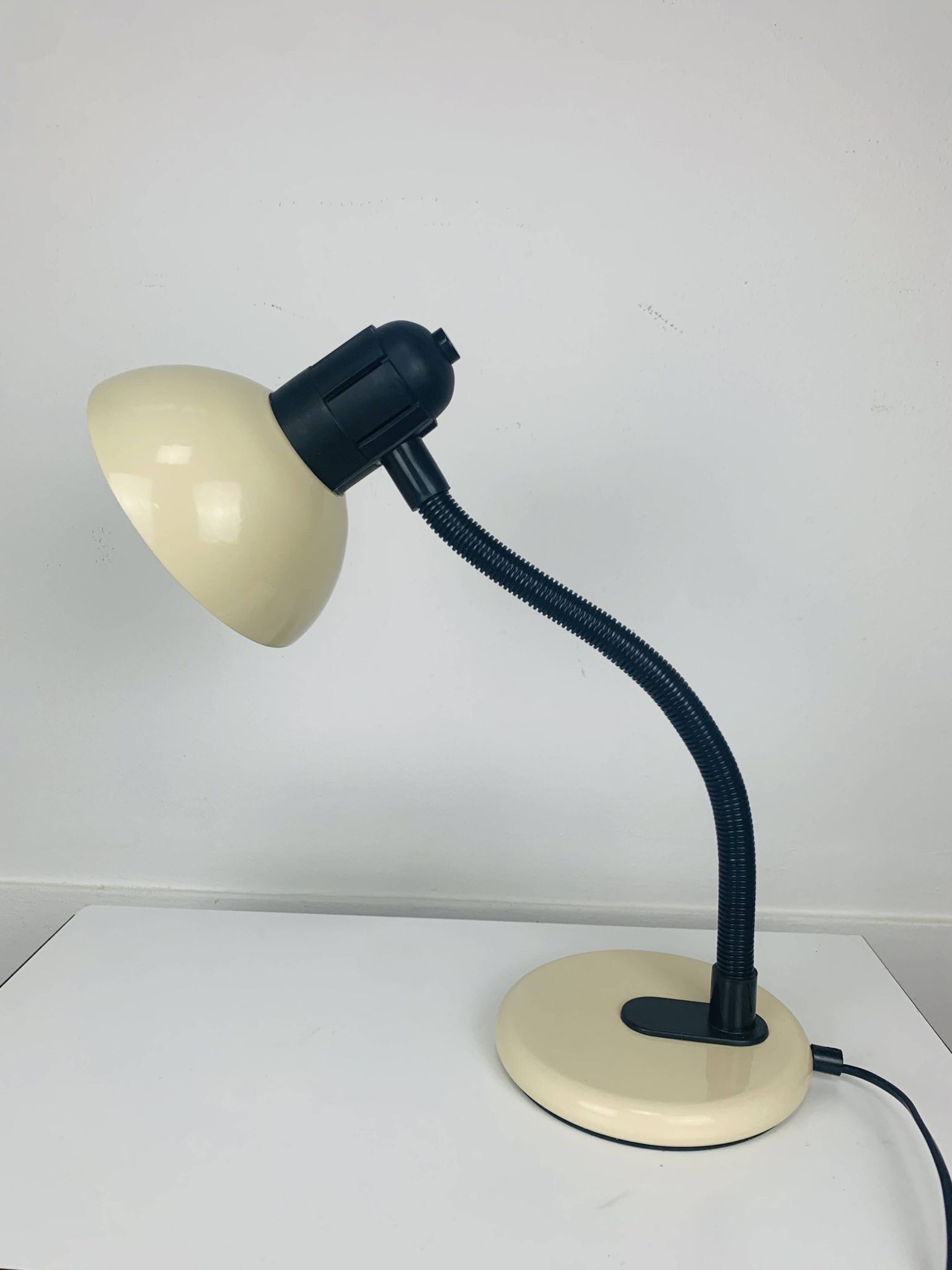 Lampe de bureau métal beige vintage
