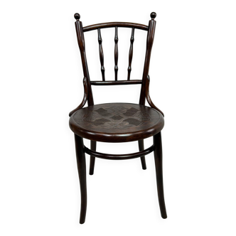 Bentwood dining chair by Thonet