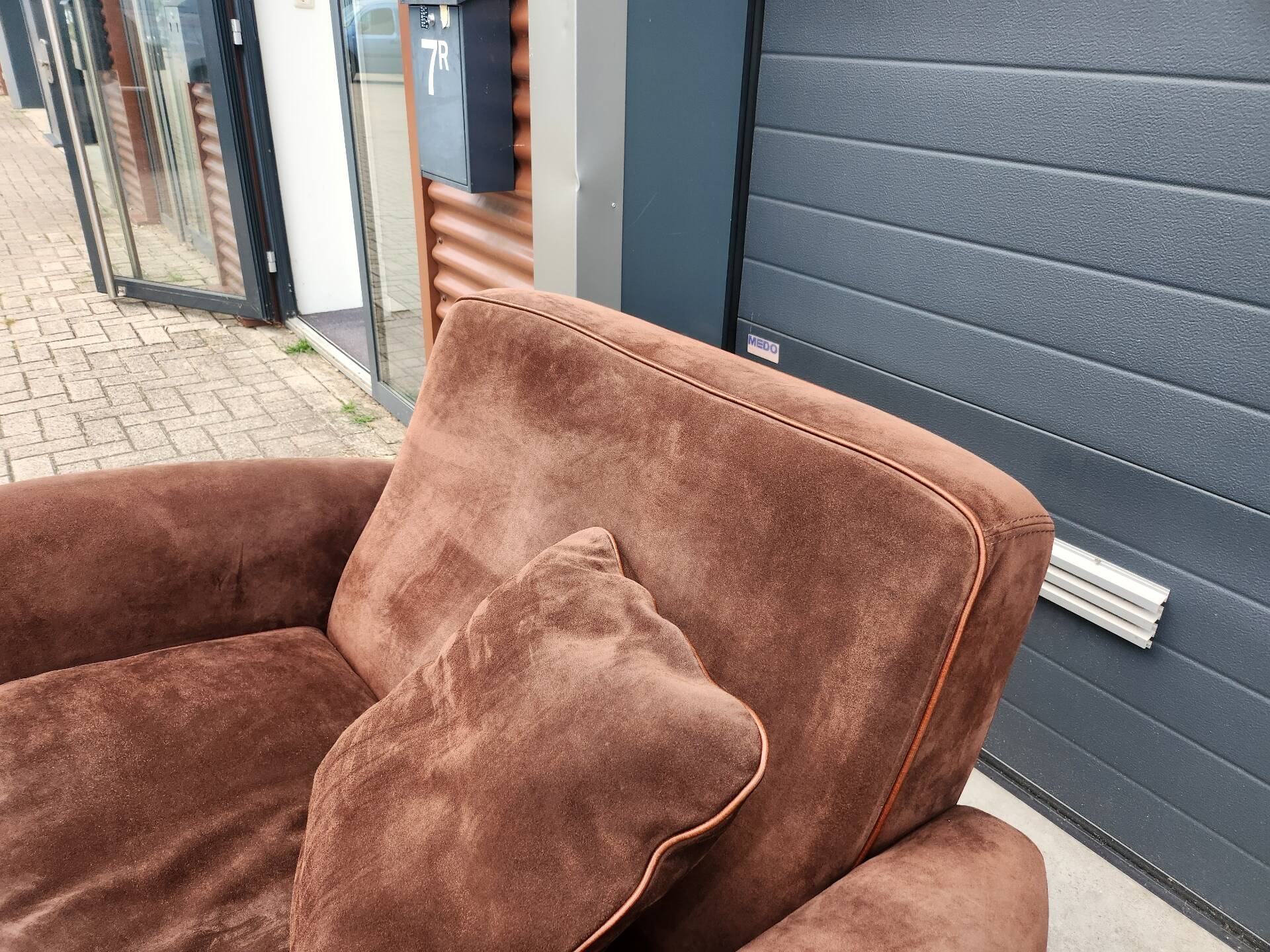 Baxter - Mickey Extra Armchair in Suède