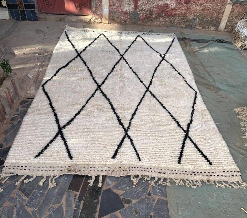 Handmade Moroccan rug, authentic Berber rug, 150/250cm.