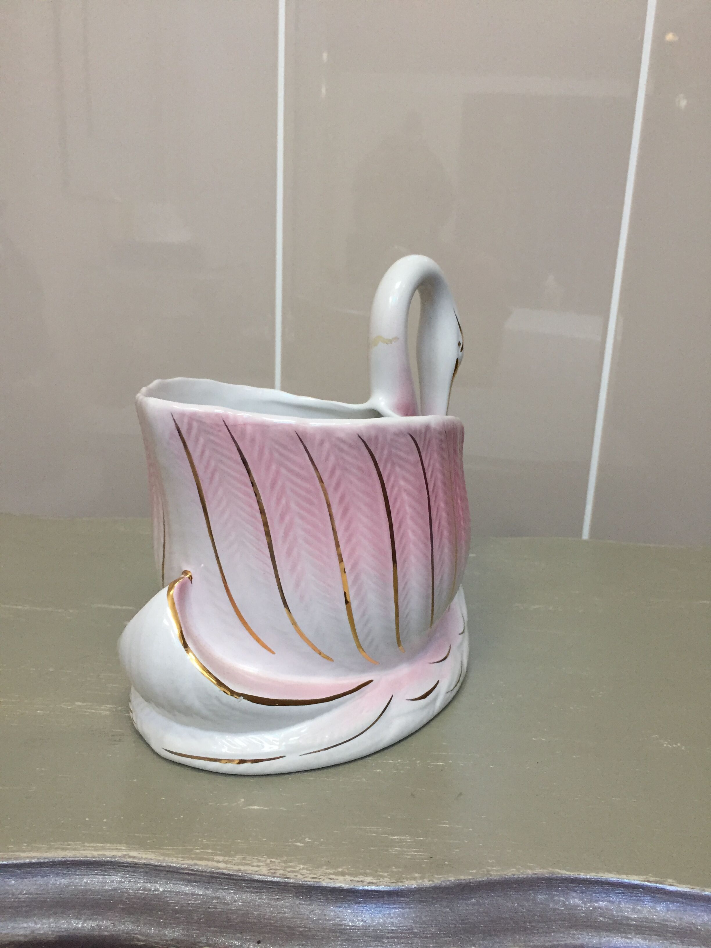 Vintage porcelain swan pot cache