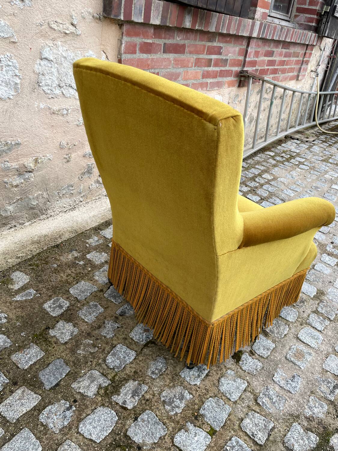 Mustard yellow velvet toad armchair with fringes