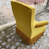 Fauteuil crapaud velours jaune moutarde à franges