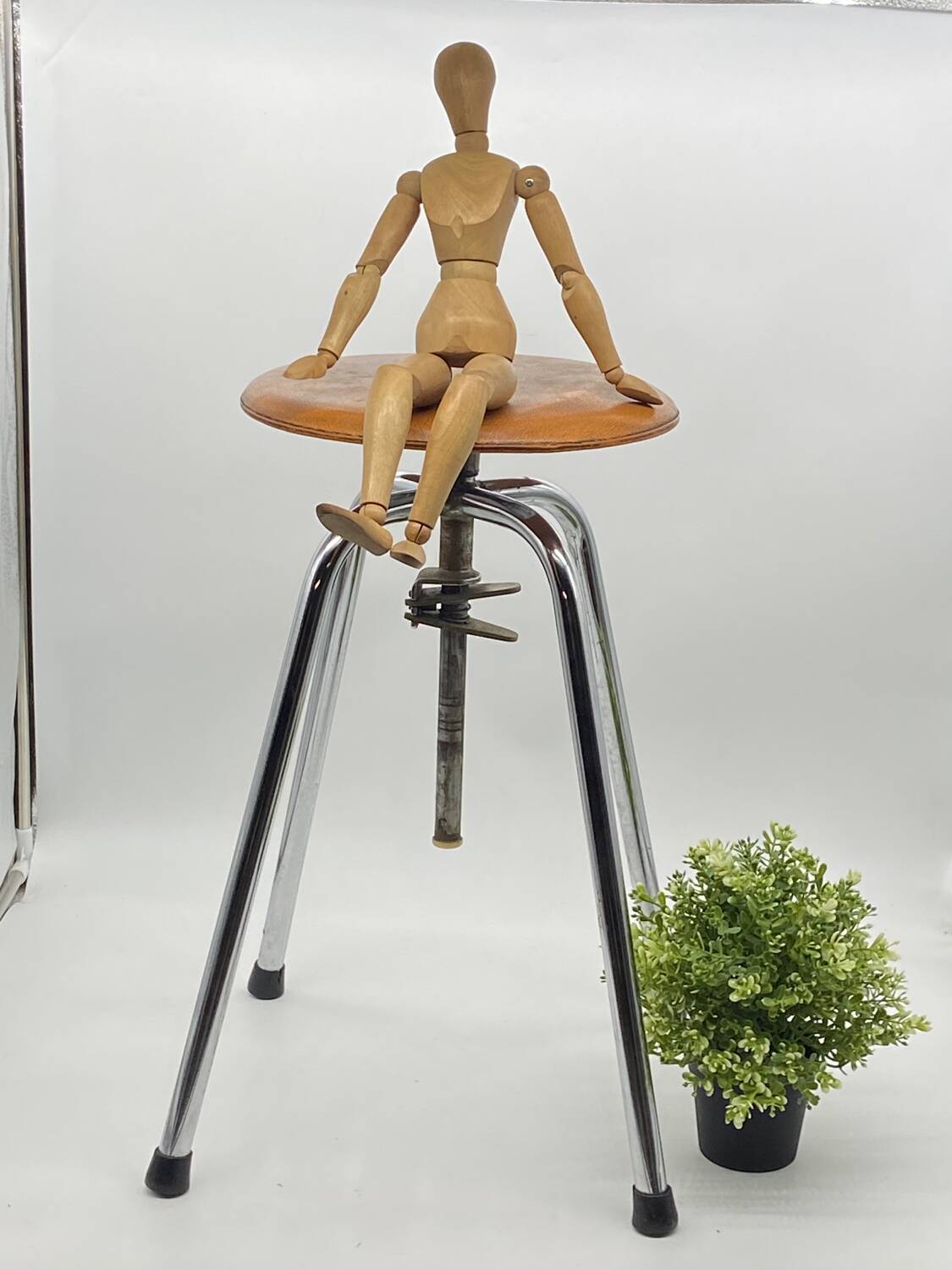 JIDE Limoges workshop / industrial stool leather / chrome metal