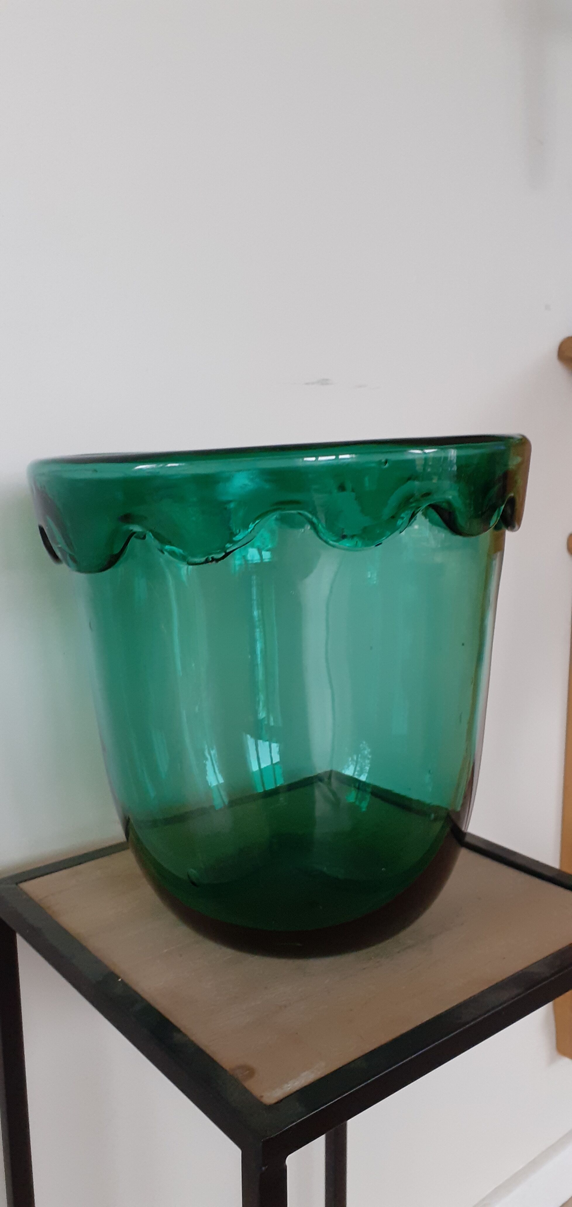 Green pot cache vase in blown glass