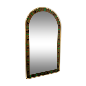 Mirror with a graphic decoration