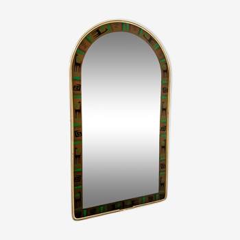 Mirror with a graphic decoration