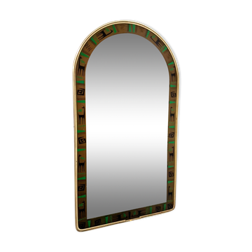 Mirror with a graphic decoration