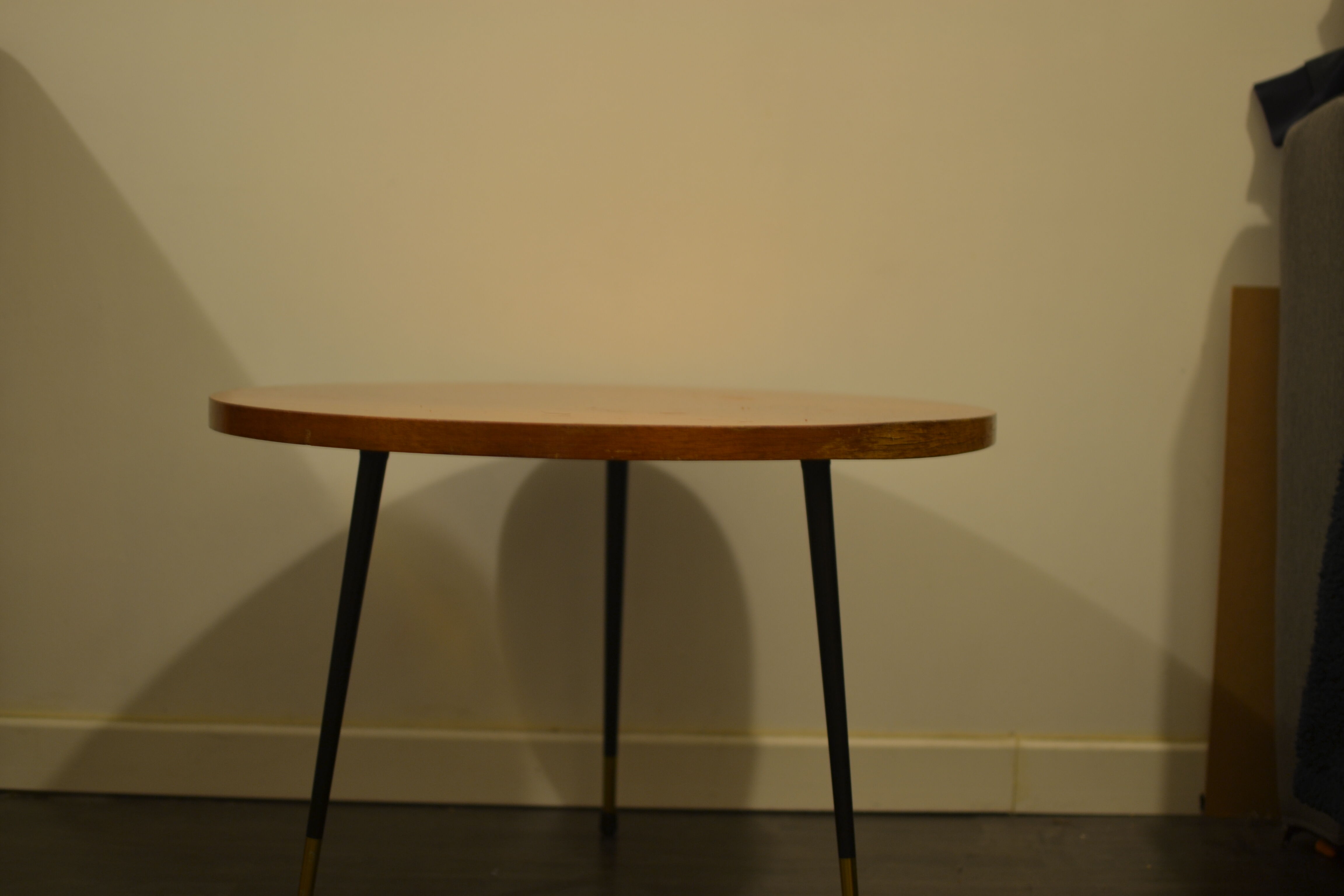 Round coffe table in formica