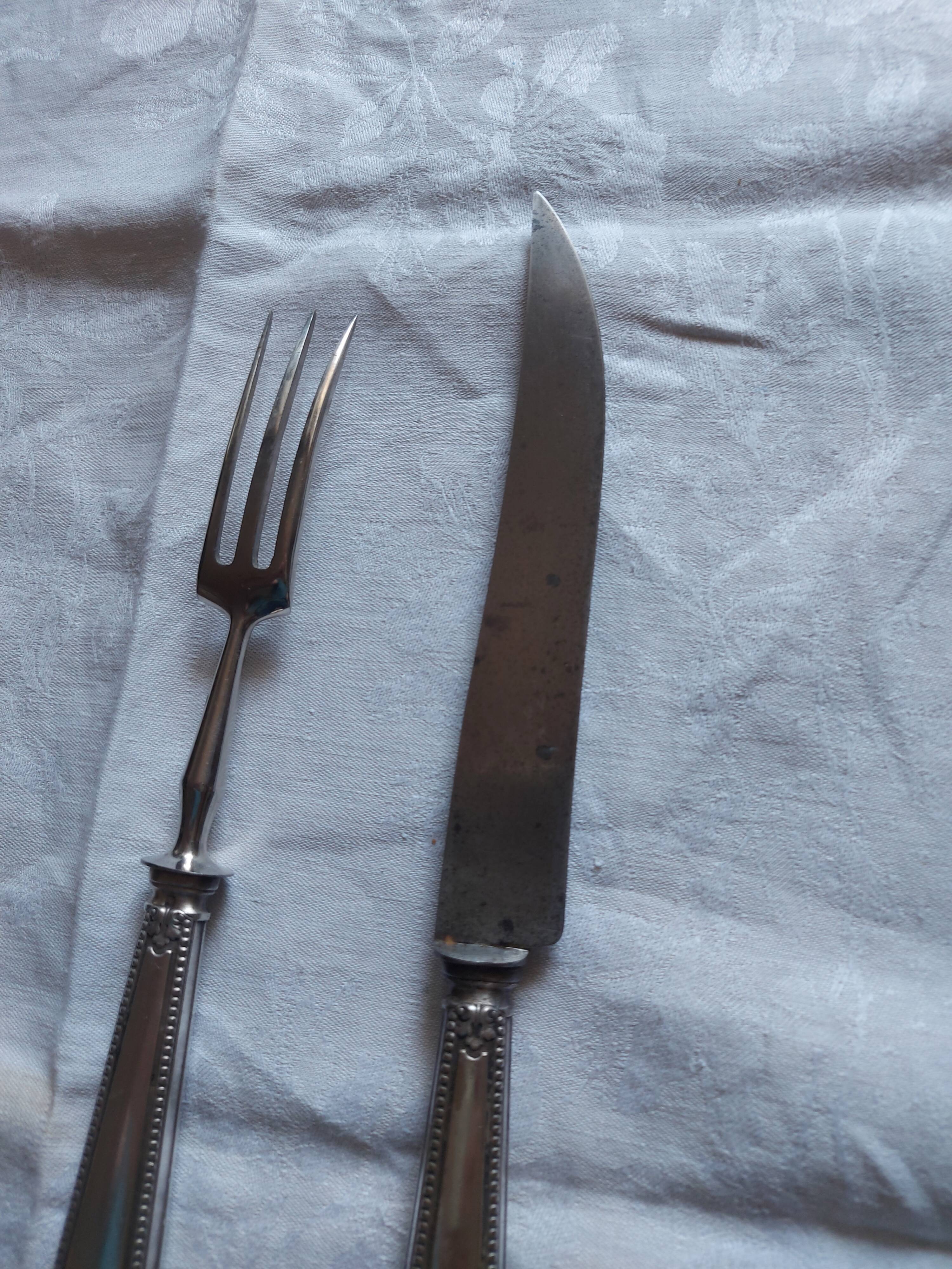 Serving, silvered metal leg cutlery