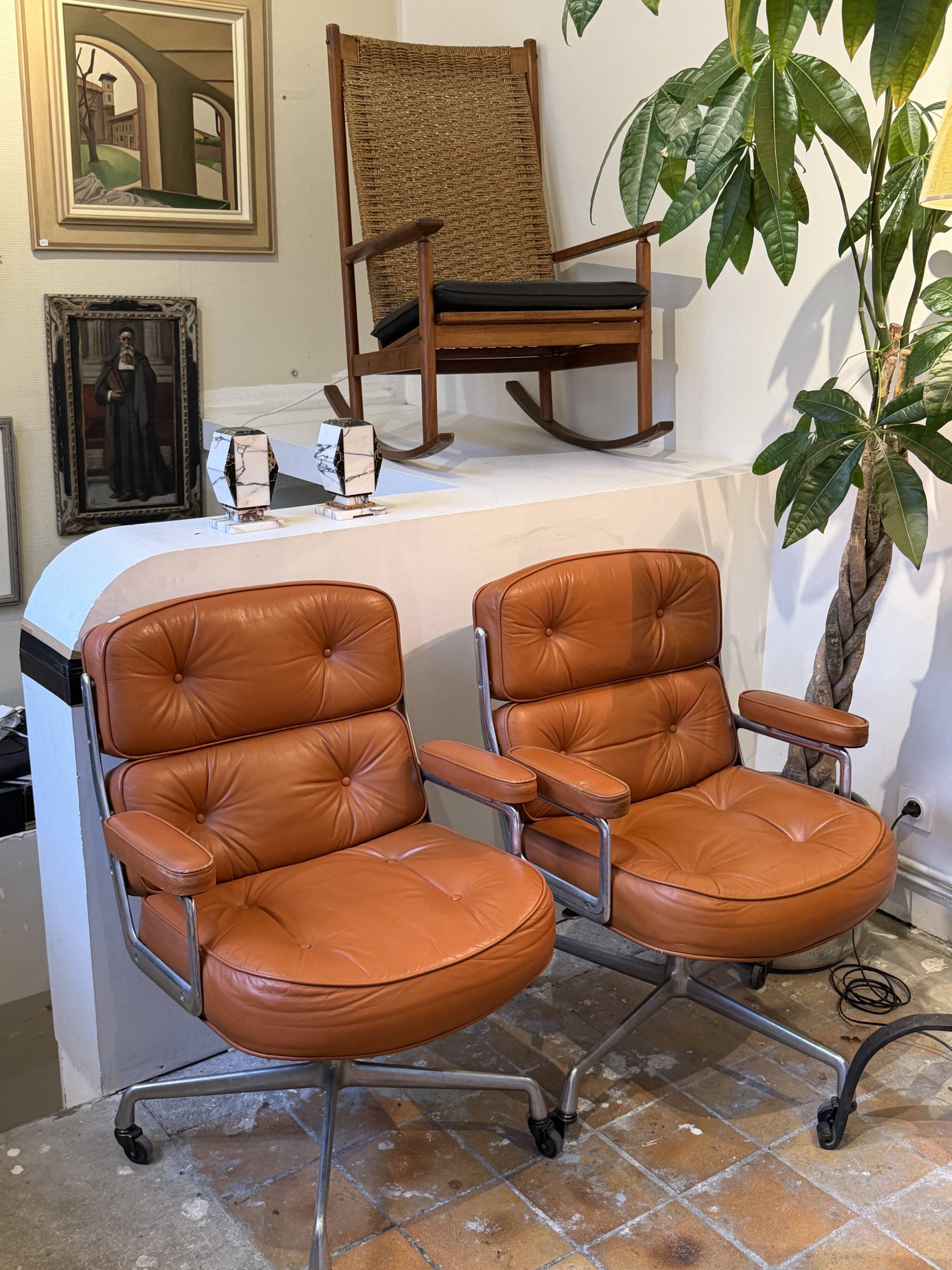Lobby chairs de Charles et ray eames