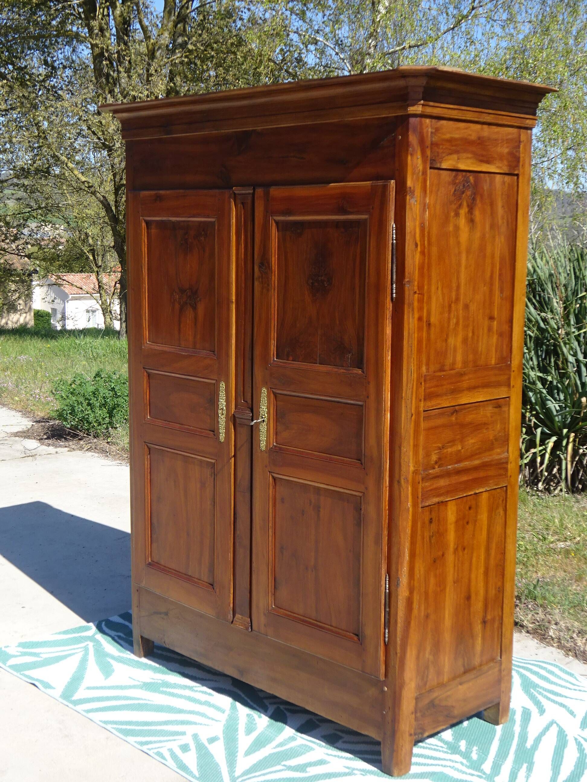 Ancienne armoire Louis Philippe en noyer