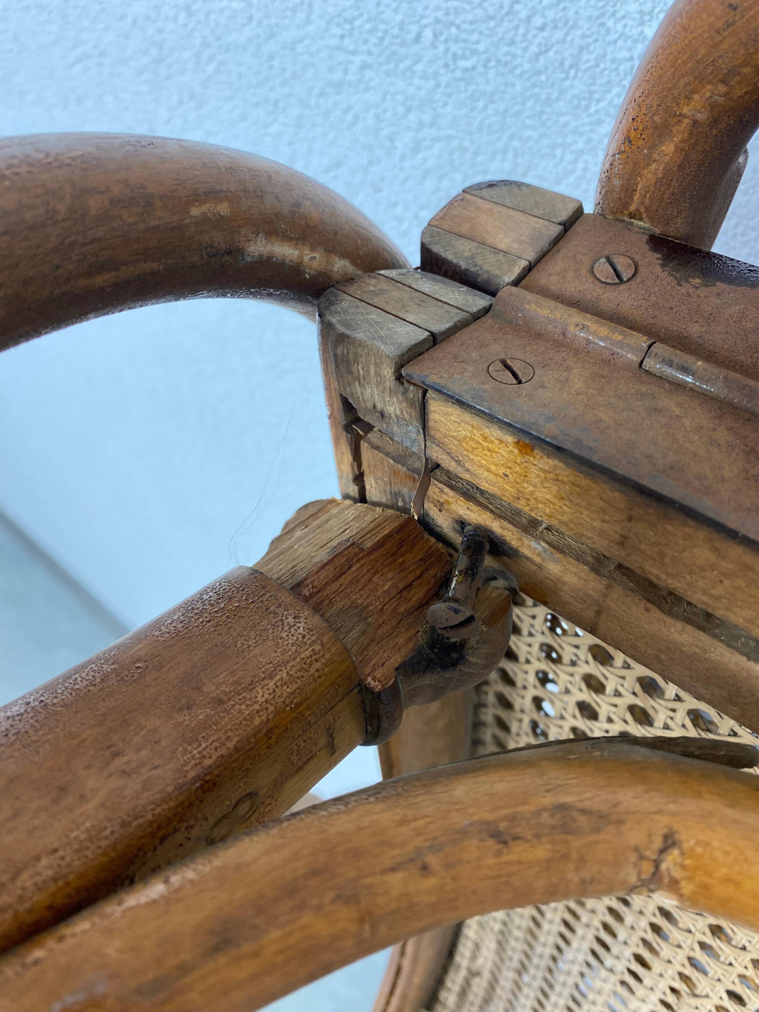 Lit de jour en bois courbé n°2 par Thonet
