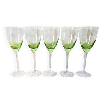 5 stemmed glasses