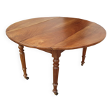 Round extending table in solid walnut, 19th century