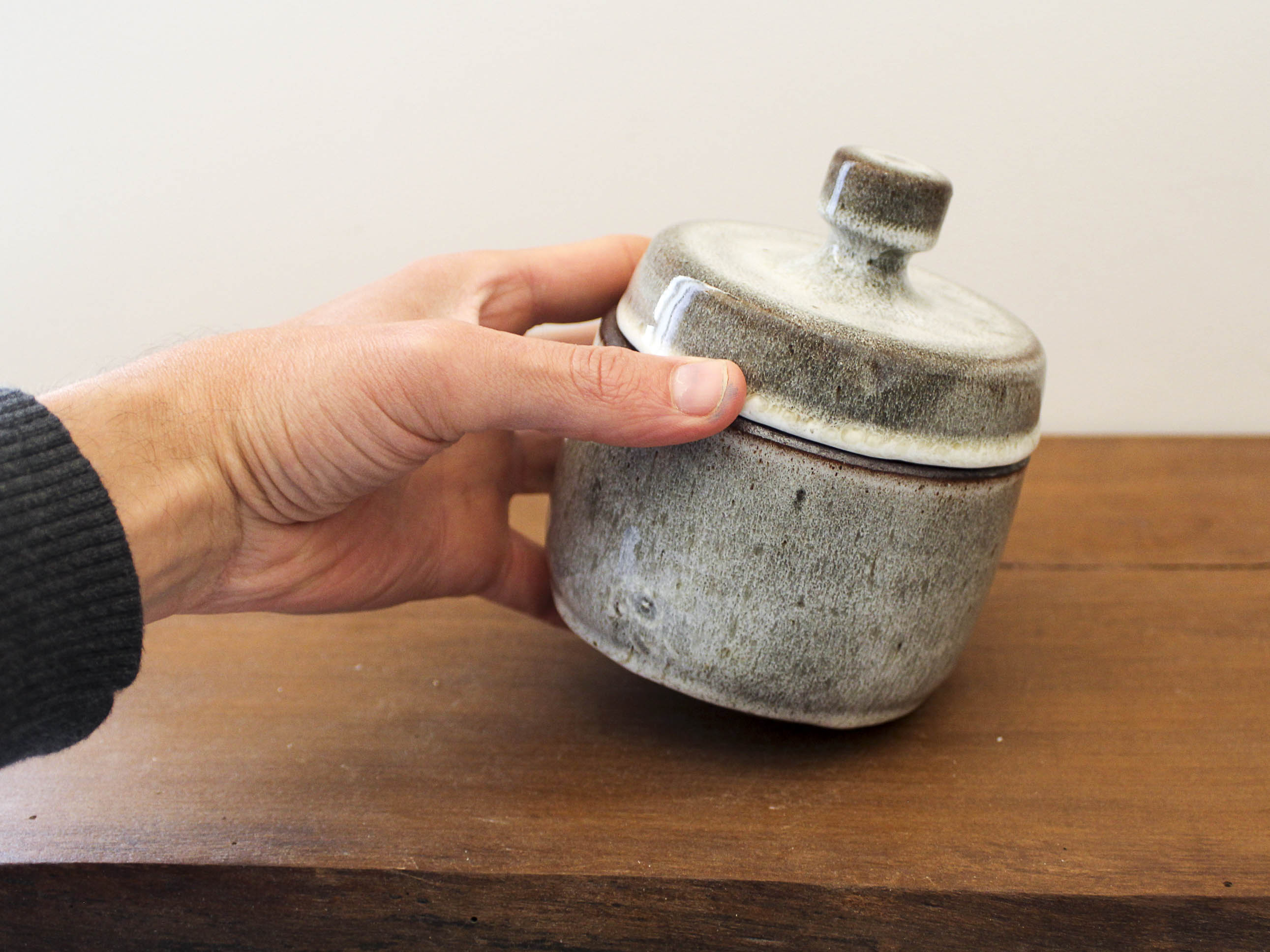 Covered pot in glazed stoneware Jeanne and Norbert Pierlot