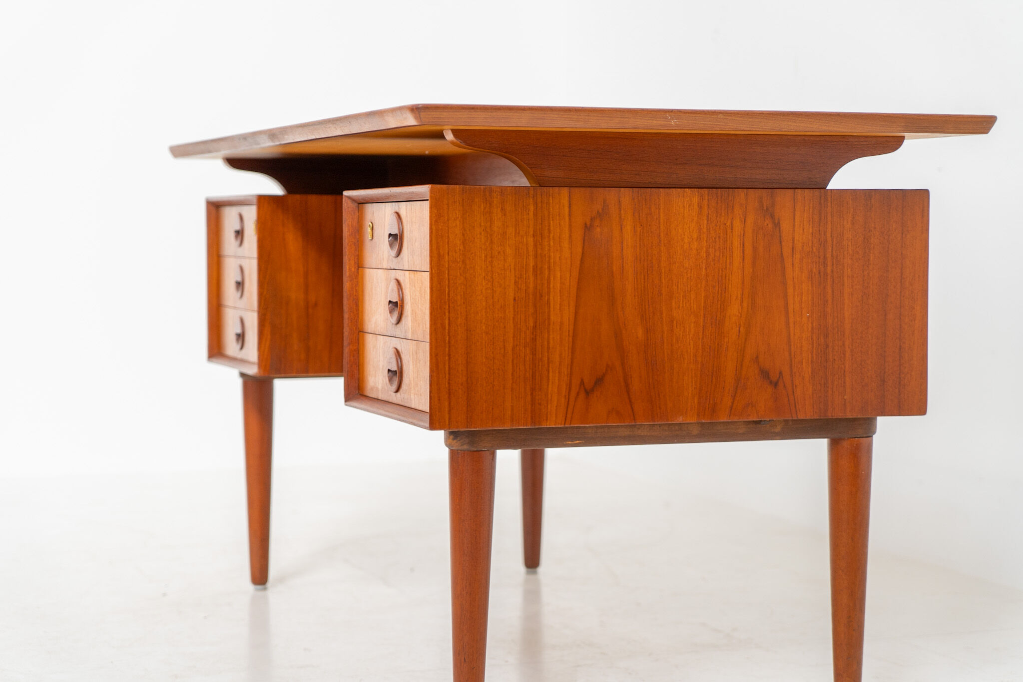 Large writing desk