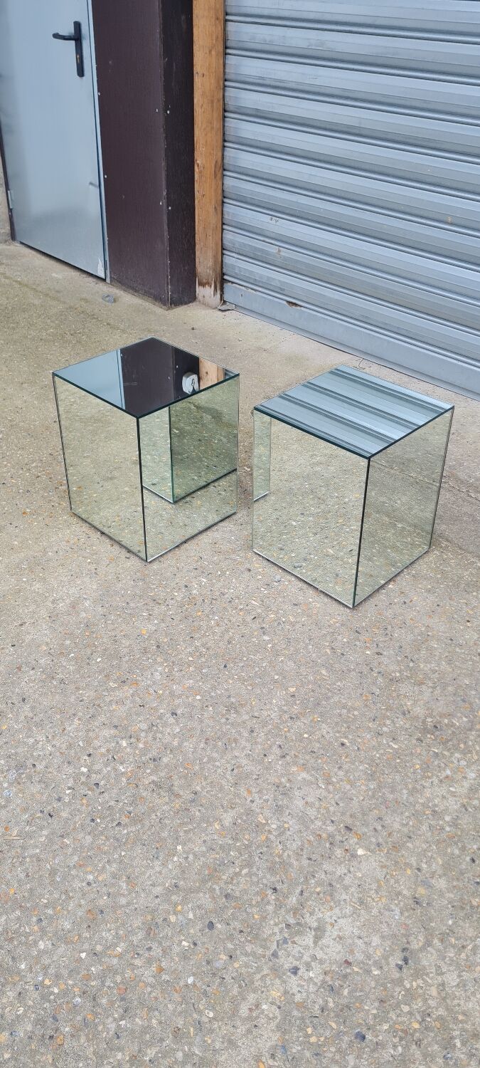 Sofa end cube mirror