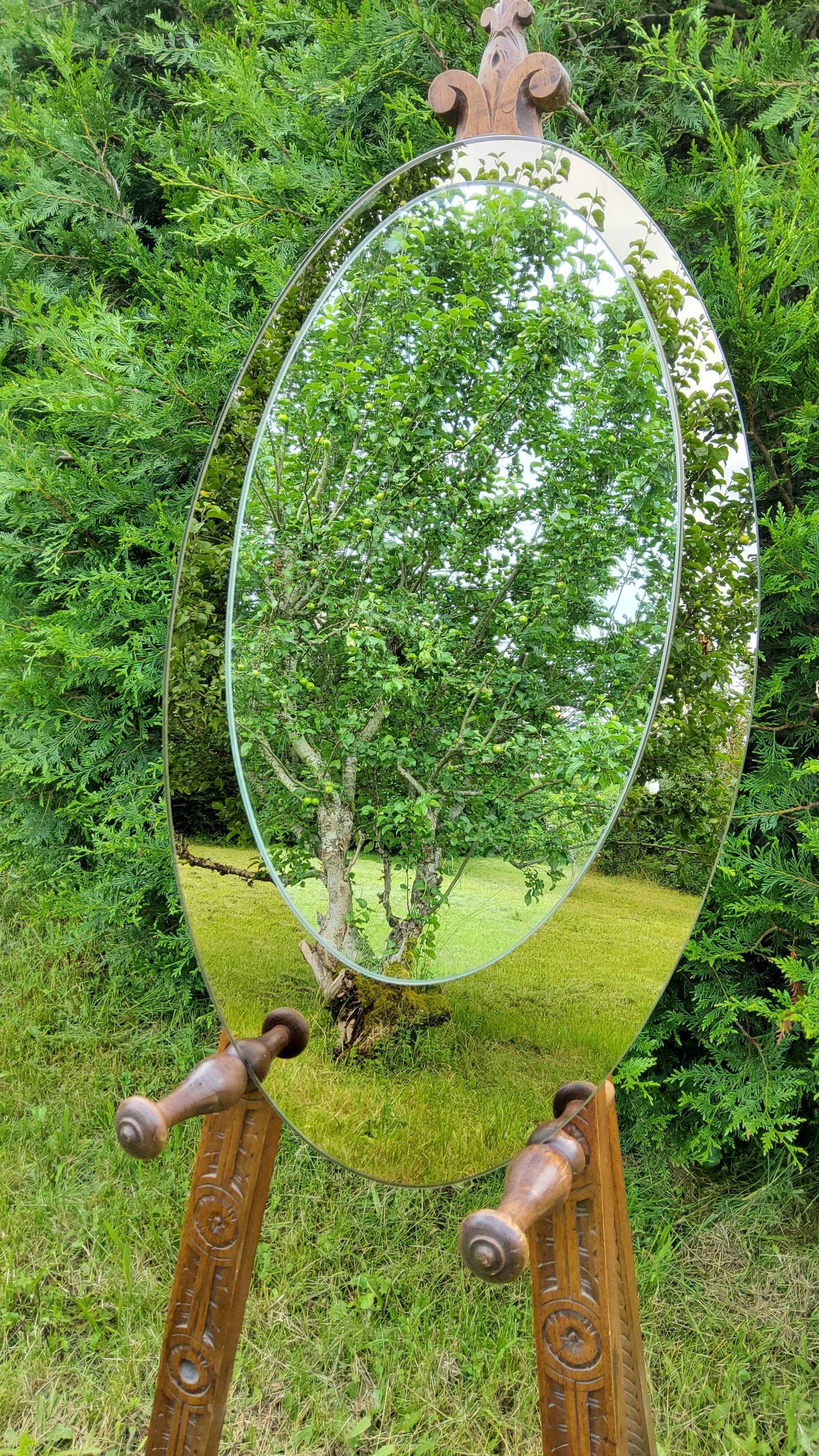Oval Italian mirror of the 70s two complexions