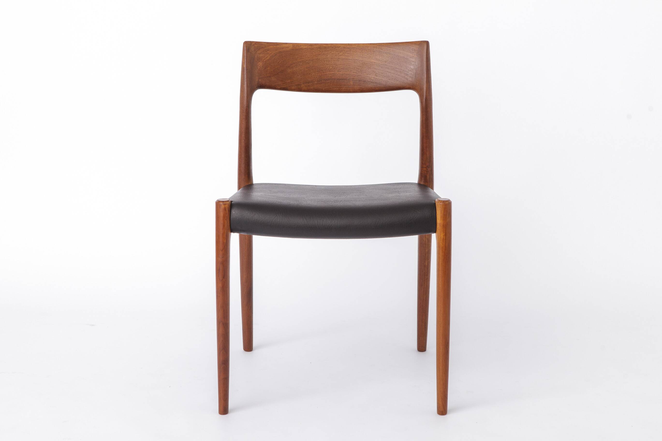 Chaise danoise en teck modèle 77 par Niels Otto Møller, 1956