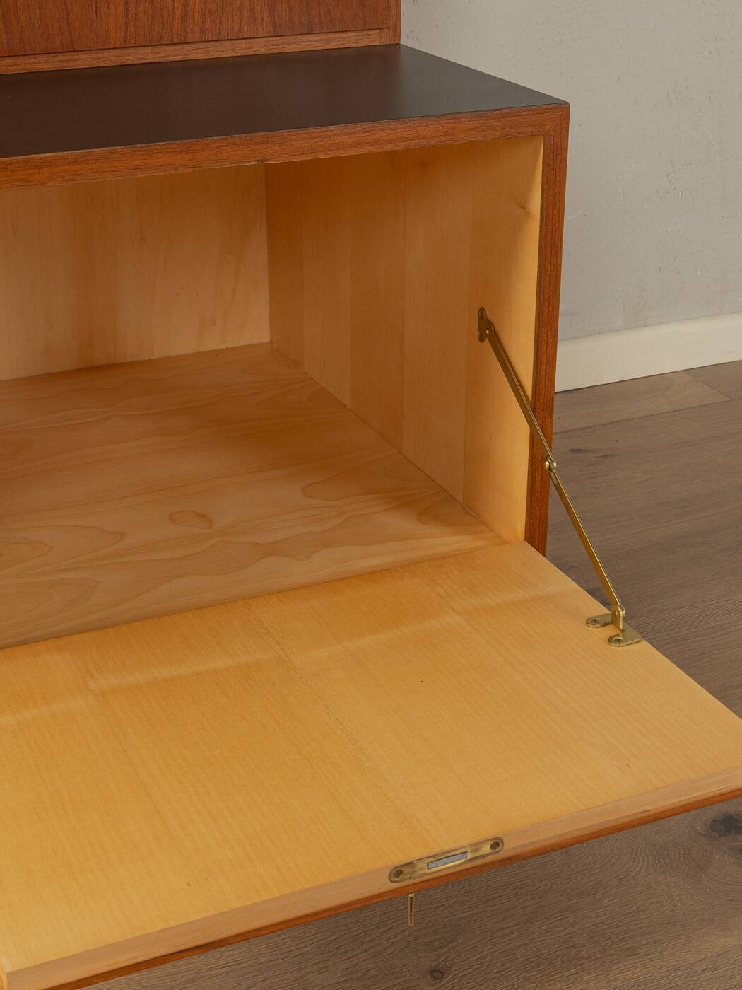1960s Dresser