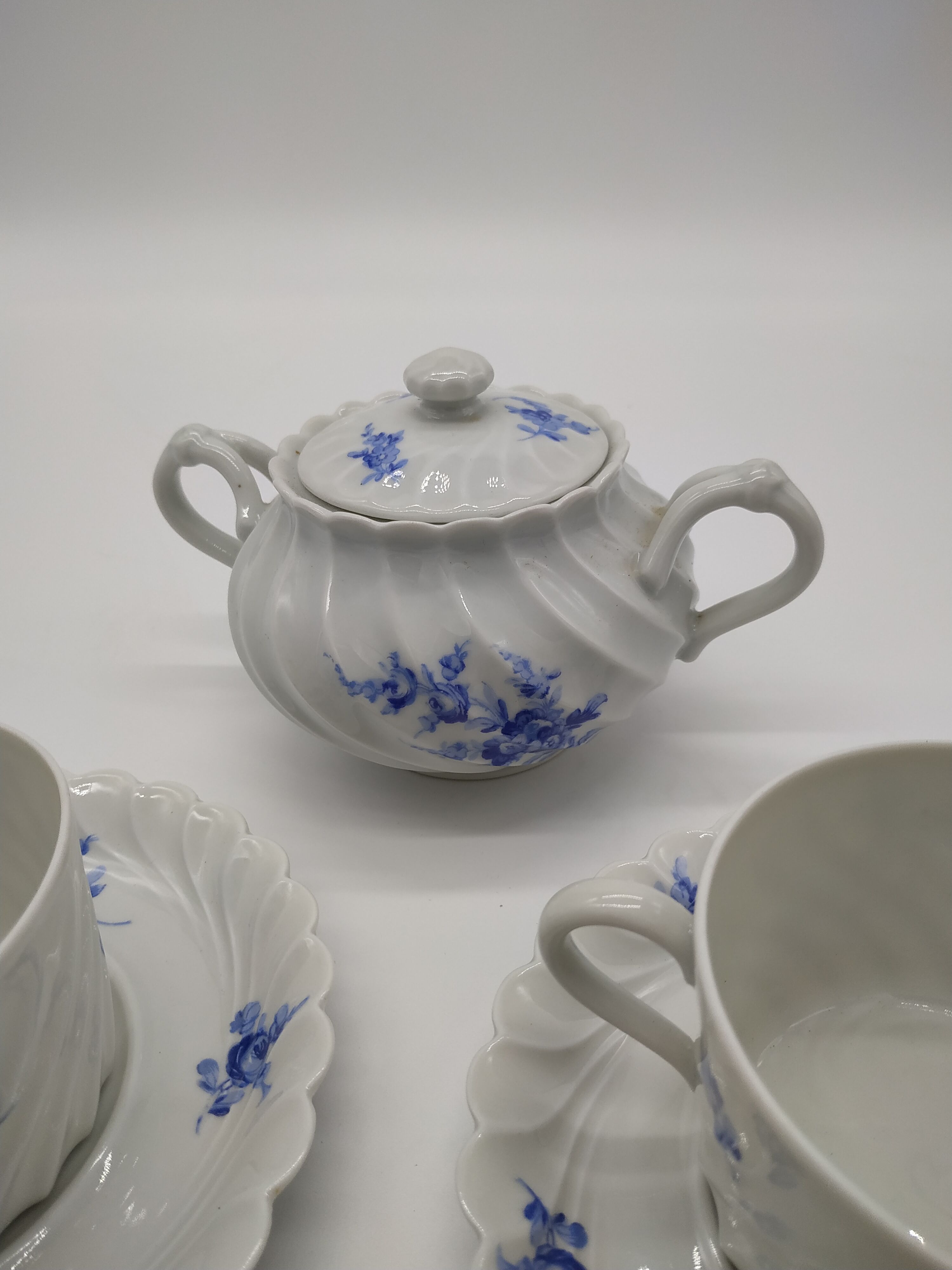 Haviland cup duo and its Limoges porcelain sugar bowl