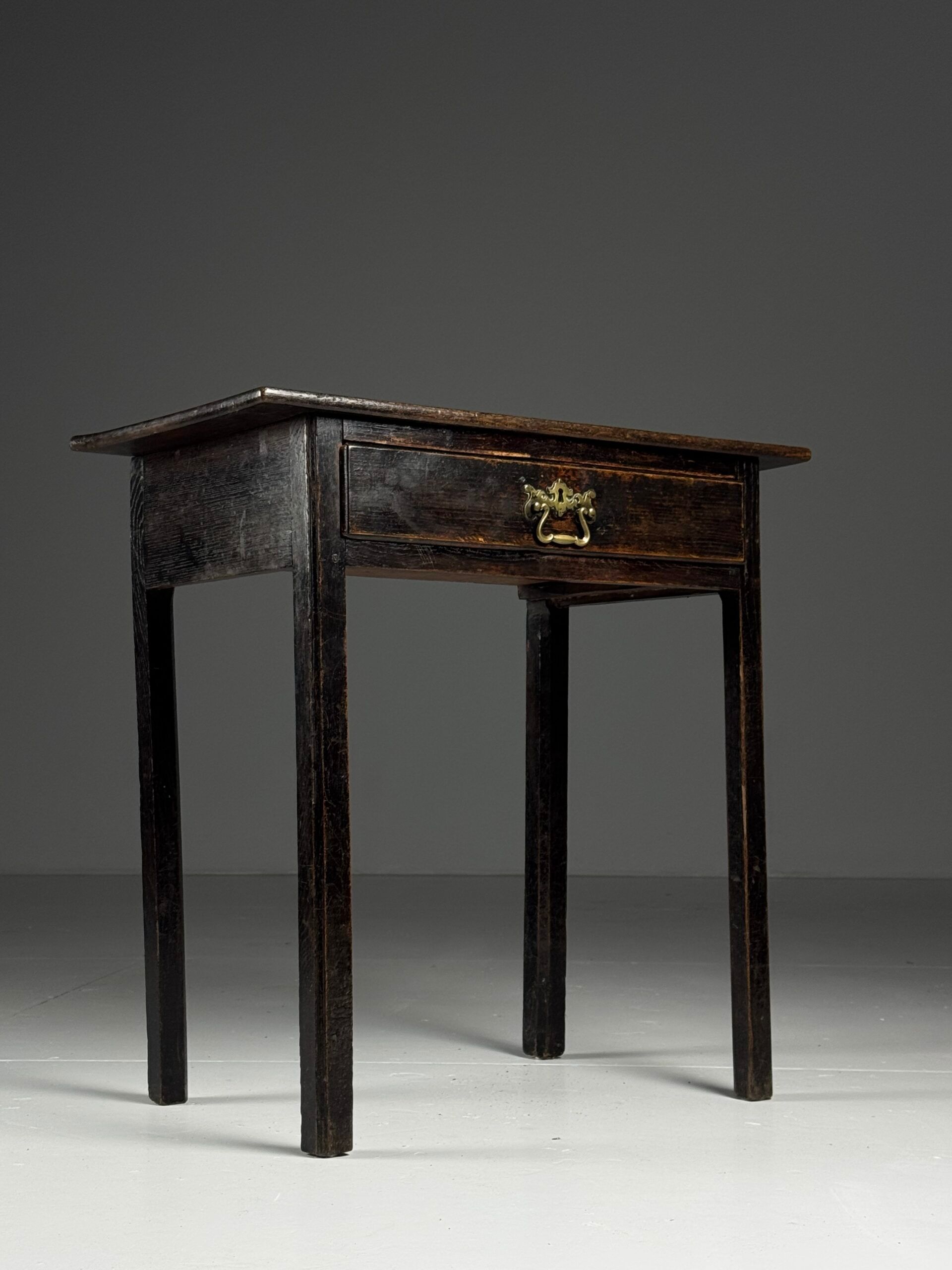 Table anglaise du XVIIe siècle