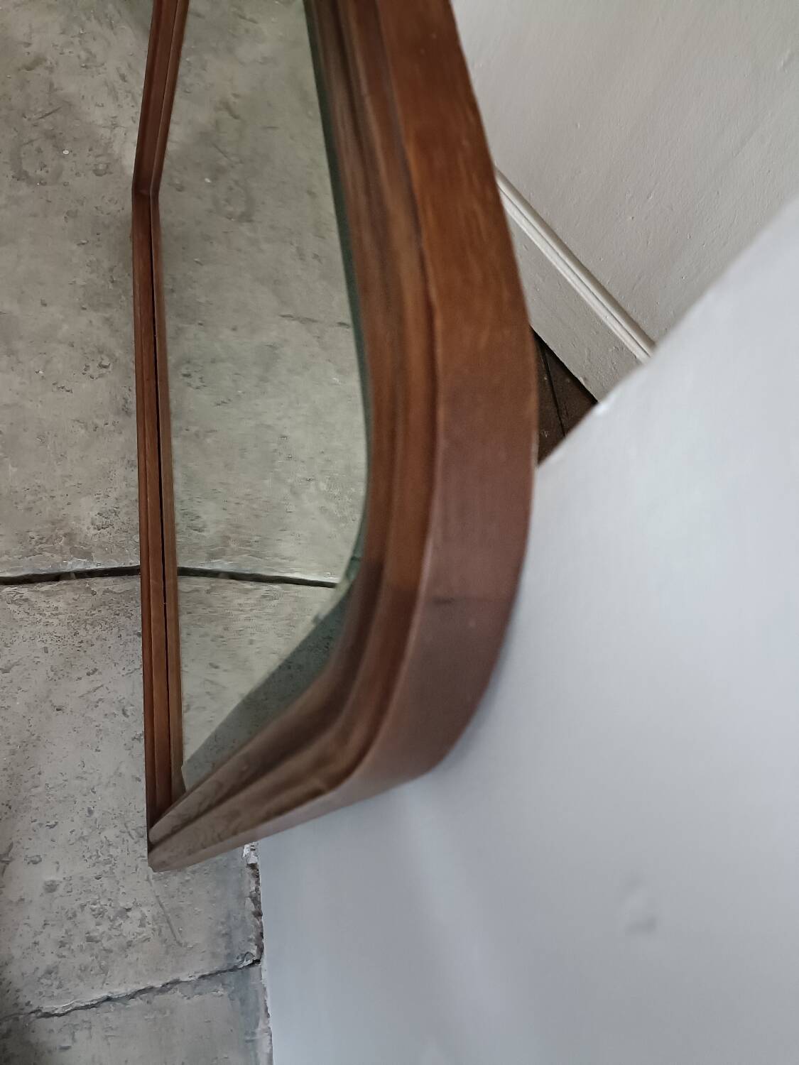 Beveled mirror in solid wood