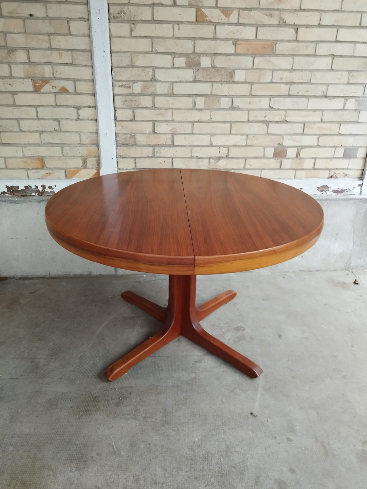 Vintage baumann round scandinavian table extendable a system