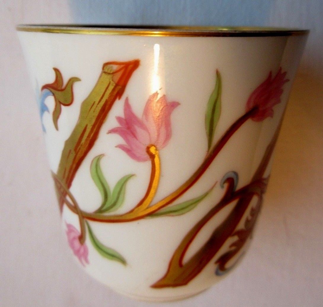 Timbale Napoleon III, fine porcelain, Acanthes and flowers, interior fine gold