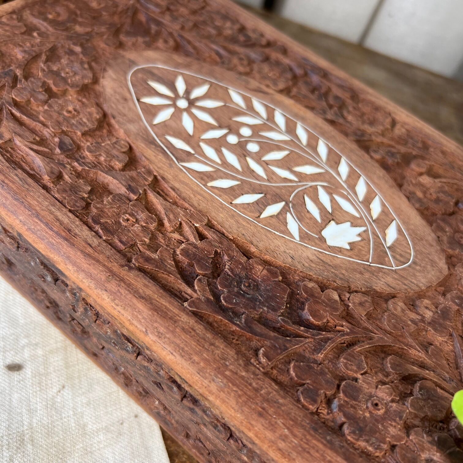 Boîte en bois et nacre