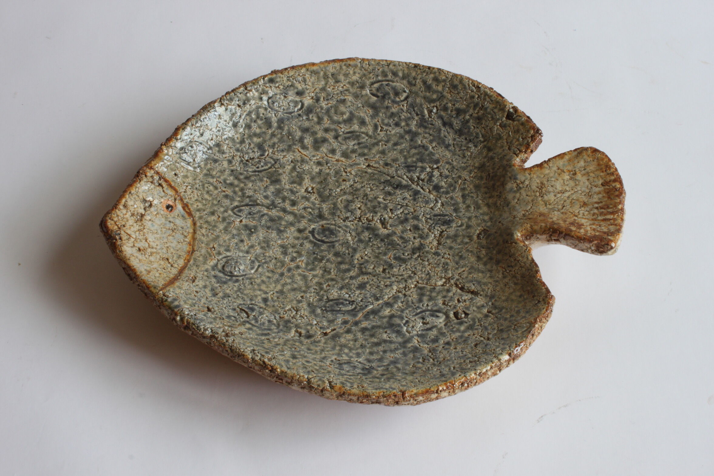 Fish shaped stoneware serving dish