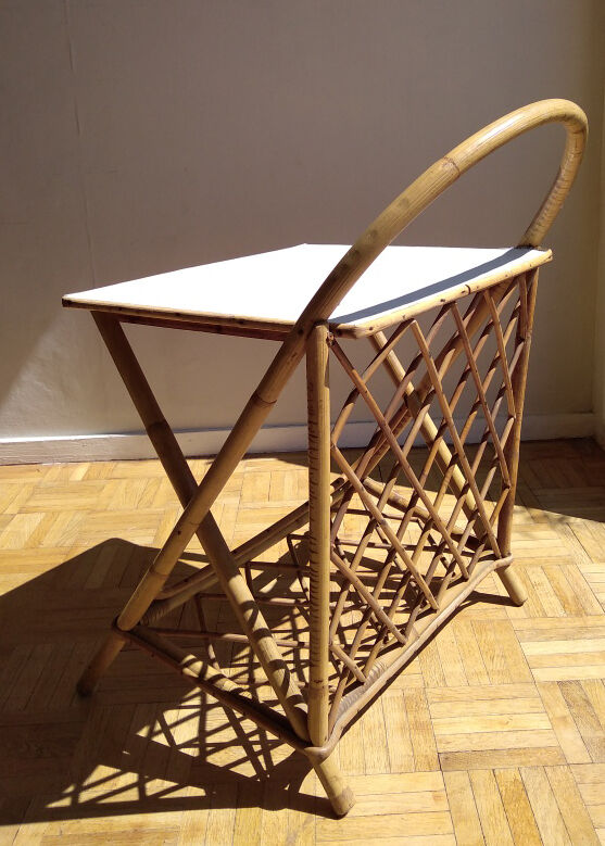 Rattan magasine rack