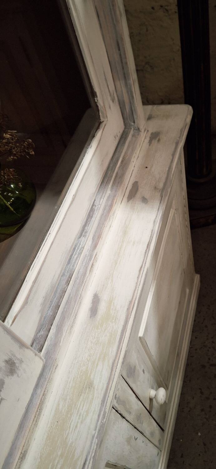 Buffet with 2 glass doors