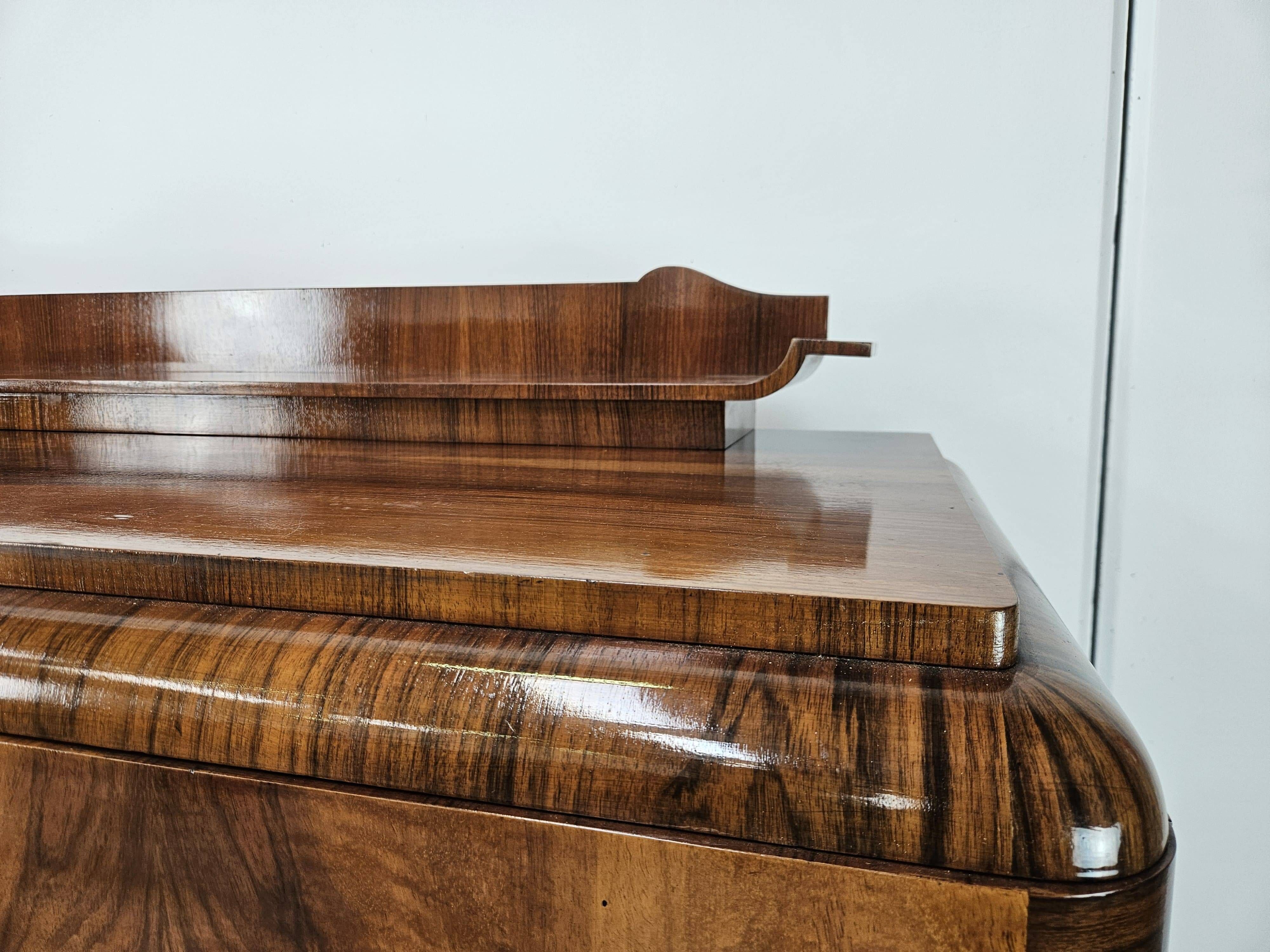 French Art Decò sideboard in walnut, 1940