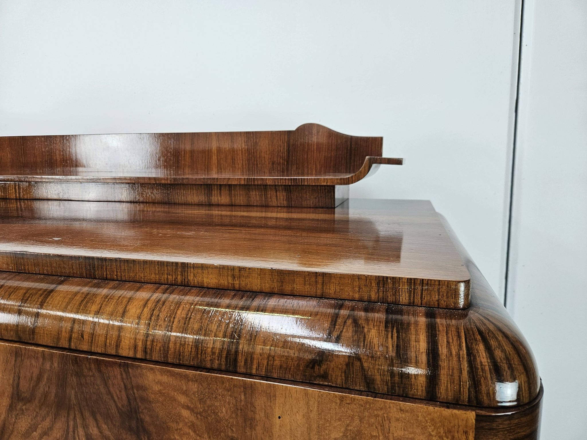 French Art Decò sideboard in walnut, 1940