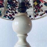 Lampe en bois tourné et perles