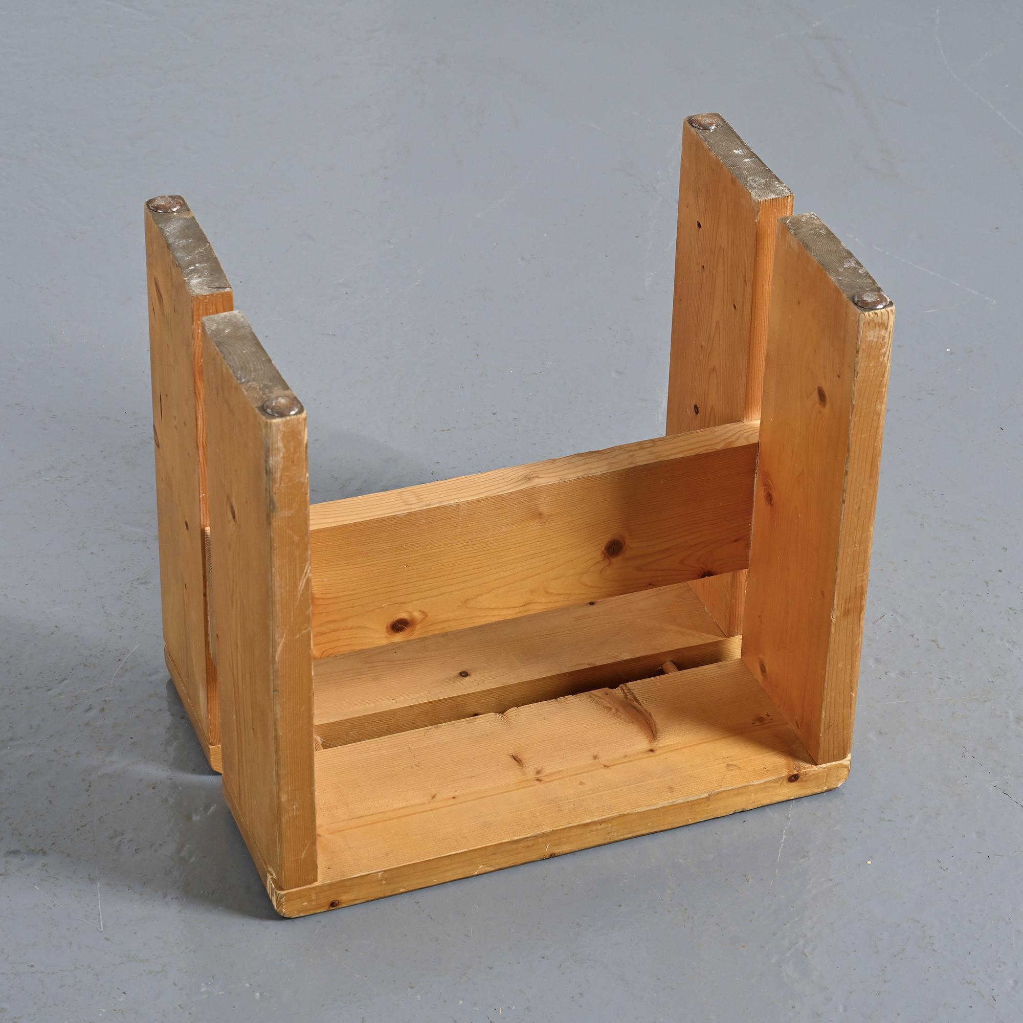 Tabouret en pin massif, Les Arcs